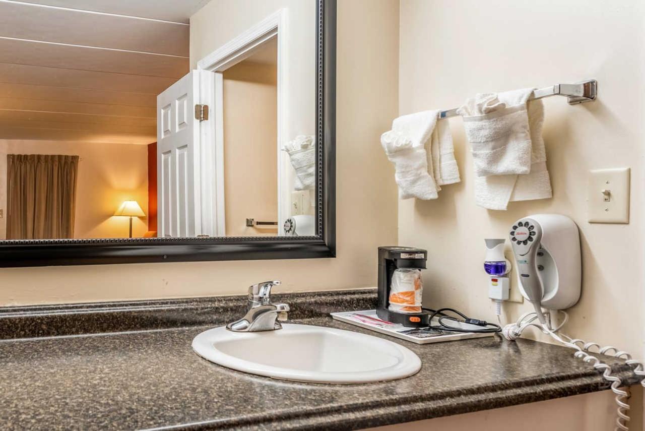 Econo Lodge Franklin Buitenkant foto