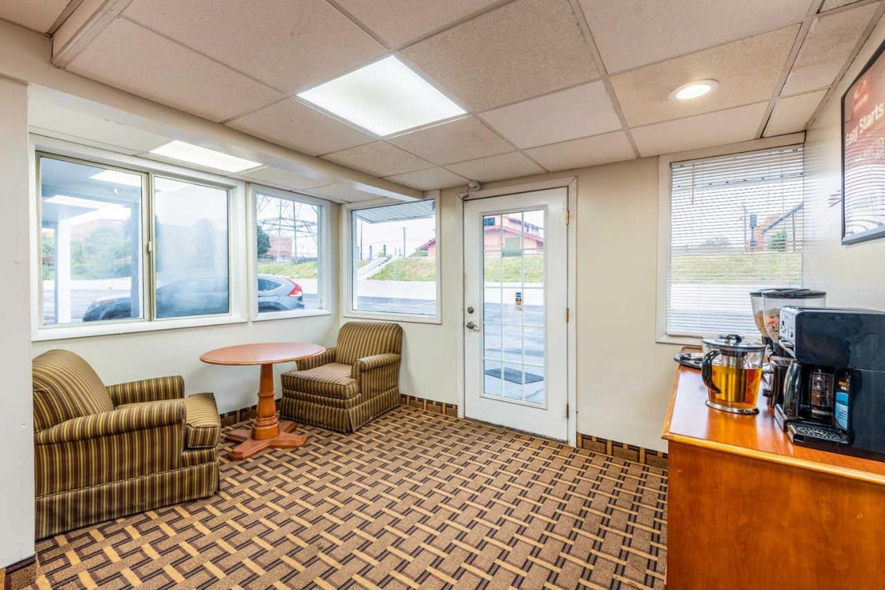 Econo Lodge Franklin Buitenkant foto