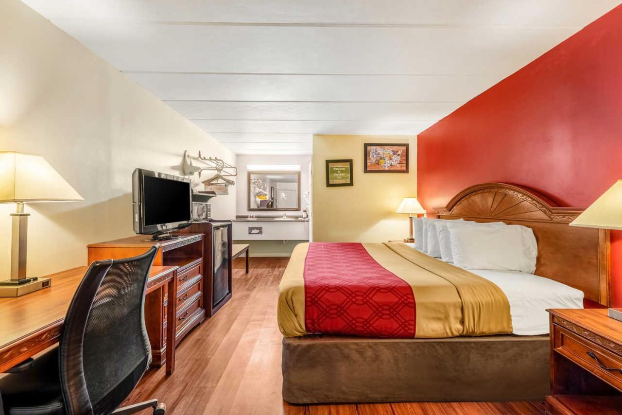 Econo Lodge Franklin Buitenkant foto