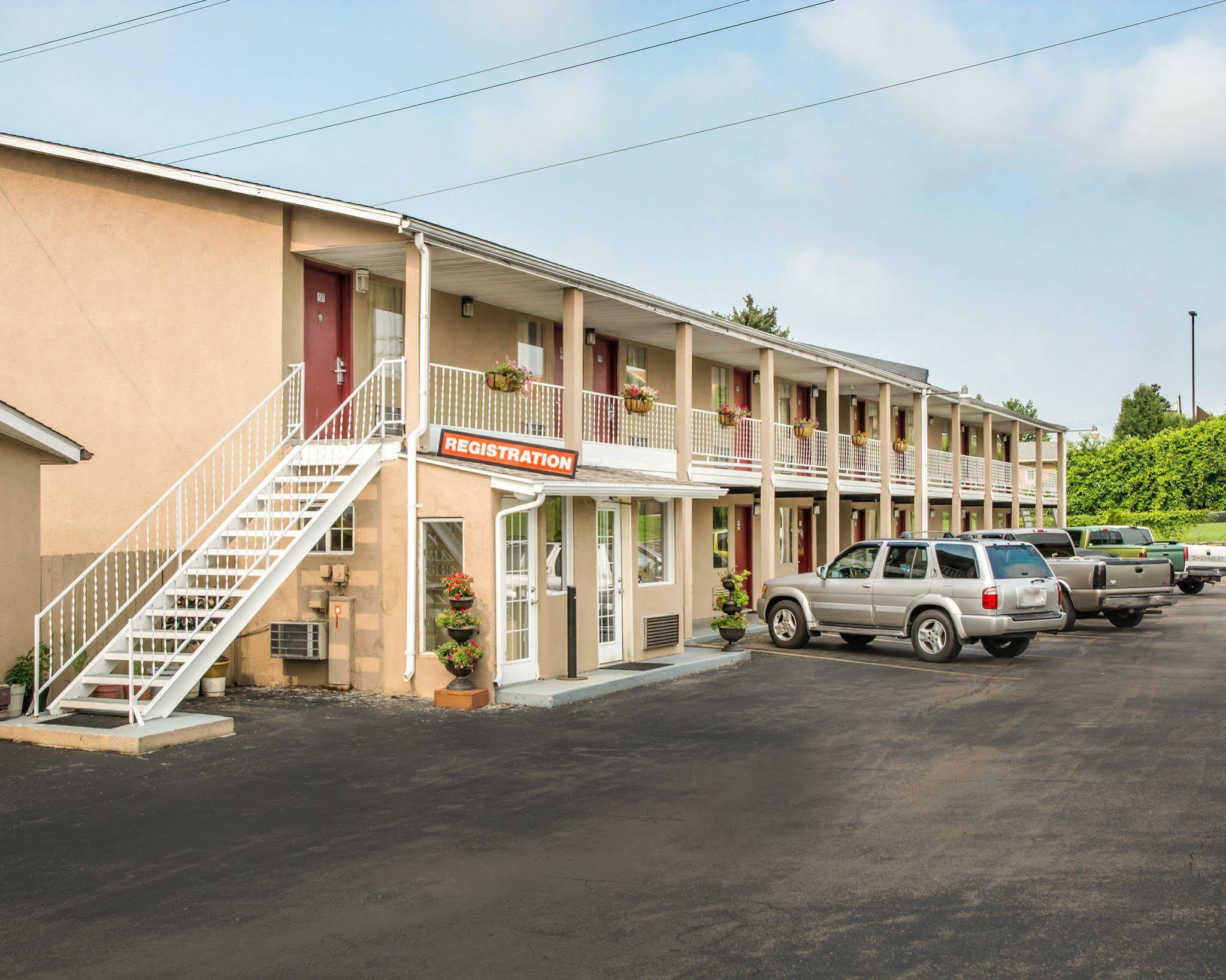 Econo Lodge Franklin Buitenkant foto