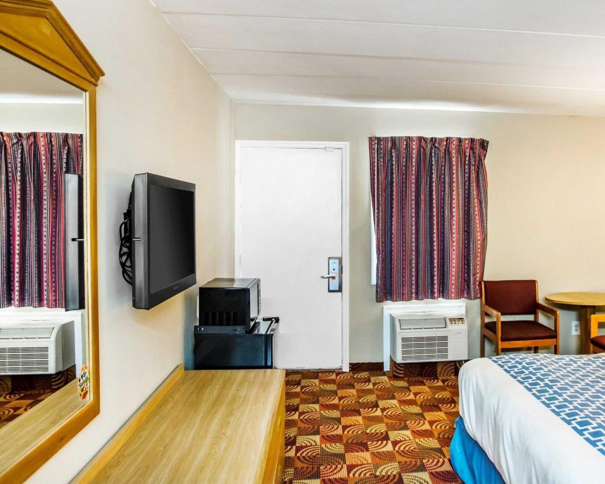 Econo Lodge Franklin Buitenkant foto