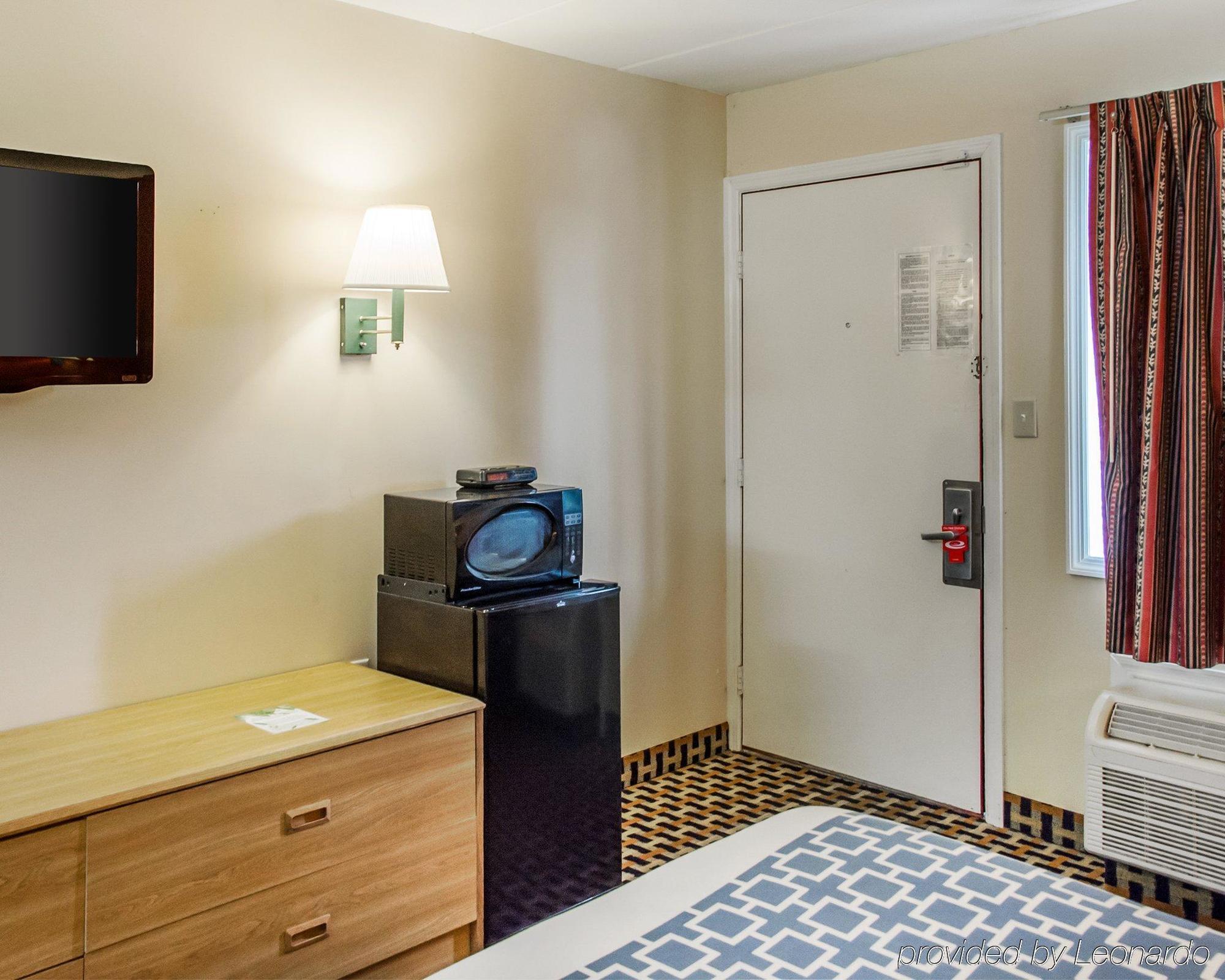 Econo Lodge Franklin Buitenkant foto