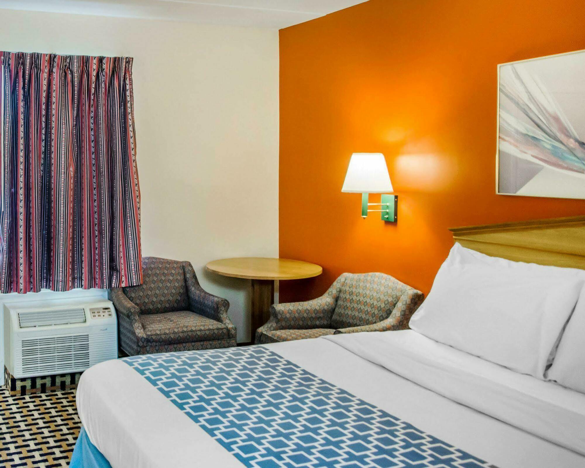 Econo Lodge Franklin Buitenkant foto